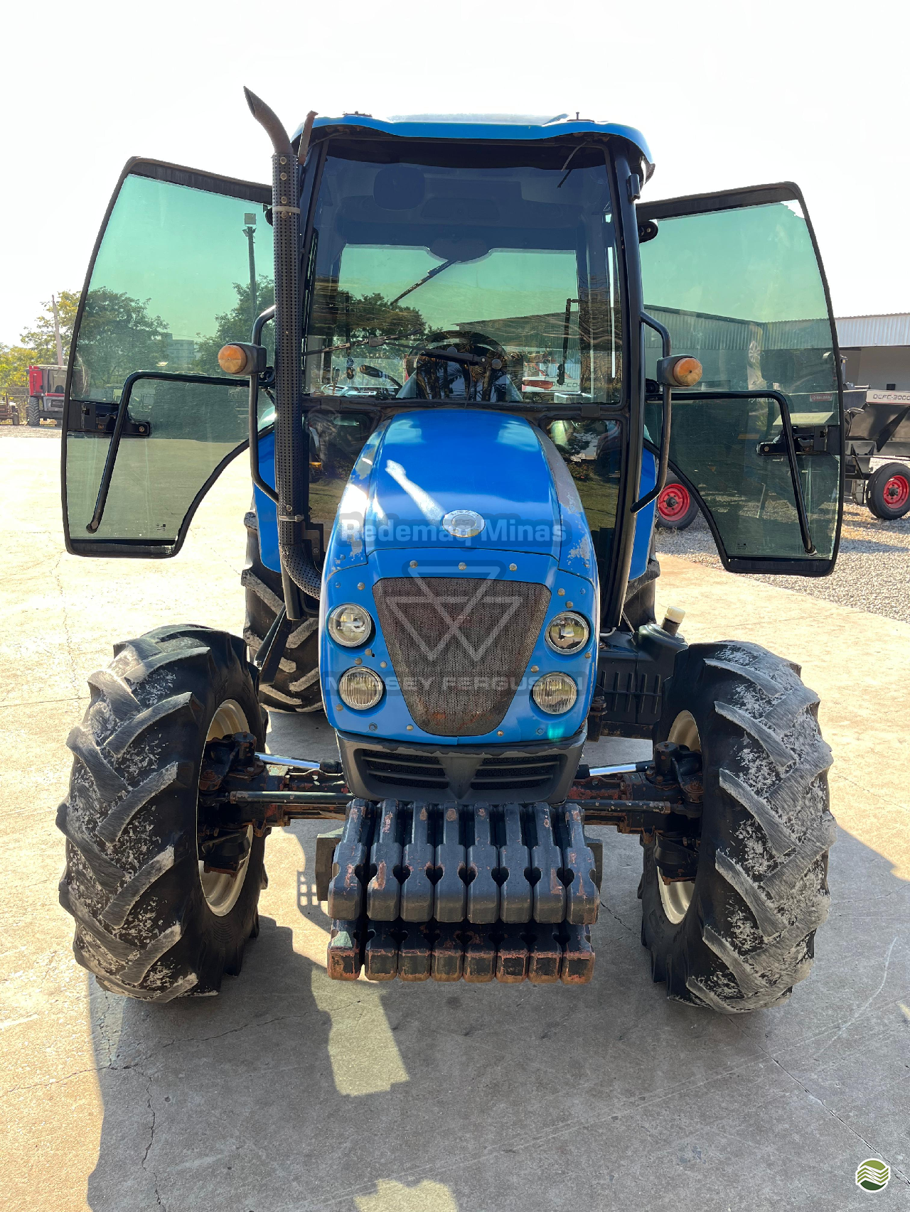 TRATOR LS TRACTOR LS U60 Tração 4x4 Redemaq - Massey PATOS DE MINAS MINAS GERAIS MG